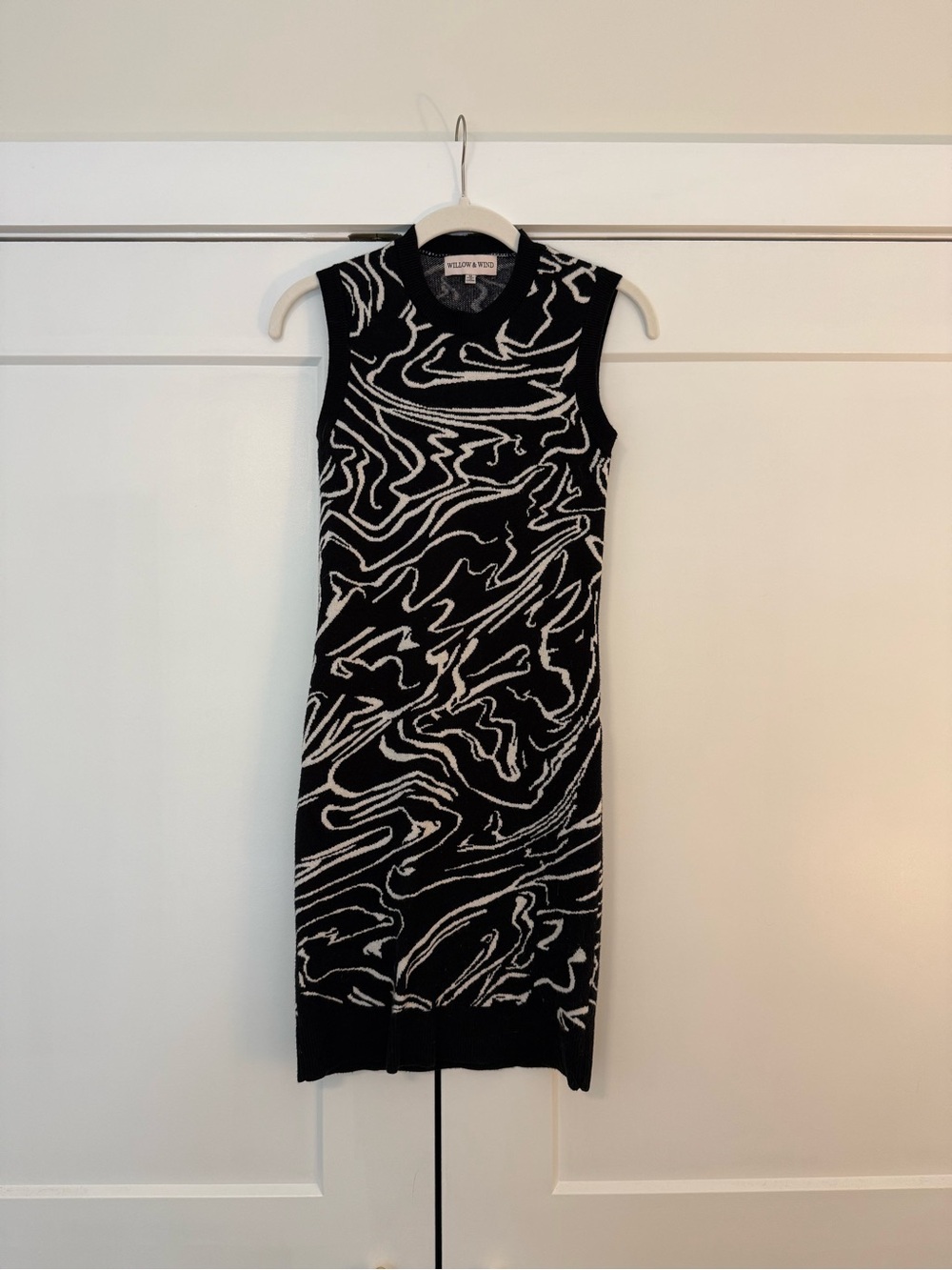 Sleeveless Black & White Abstract Knit Sheath Dress with Keyhole detail on back